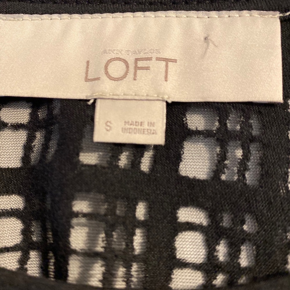 Ann Taylor Loft Black Sheer Grid Pattern T-Shirt Style Top Size Small - Picture 10 of 10